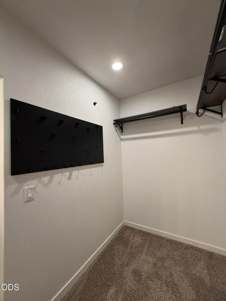 Photo of 976 SE Maui Lane 24 of 32