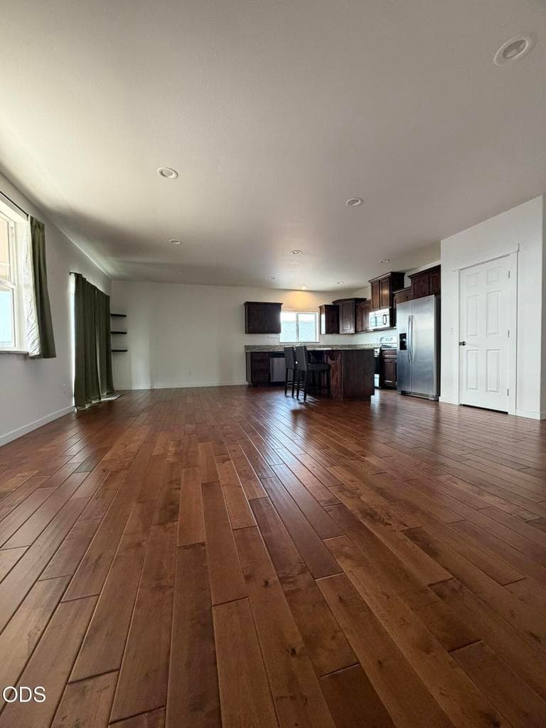 Photo of 976 SE Maui Lane 20 of 32
