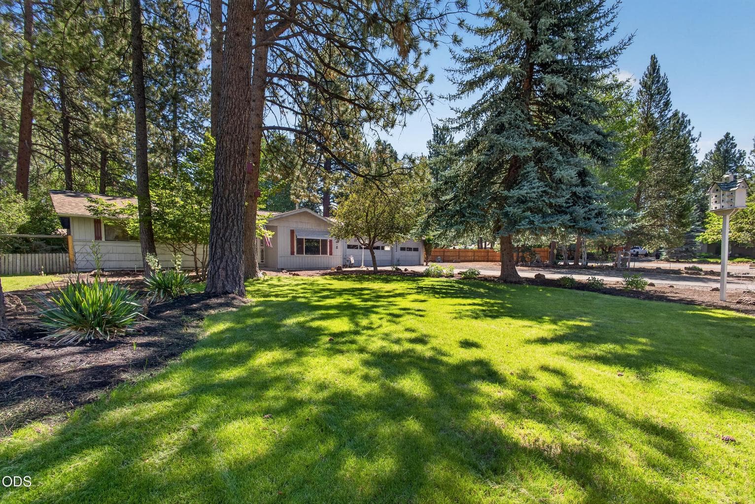 Photo of 60822 Onyx Street 2 of 36