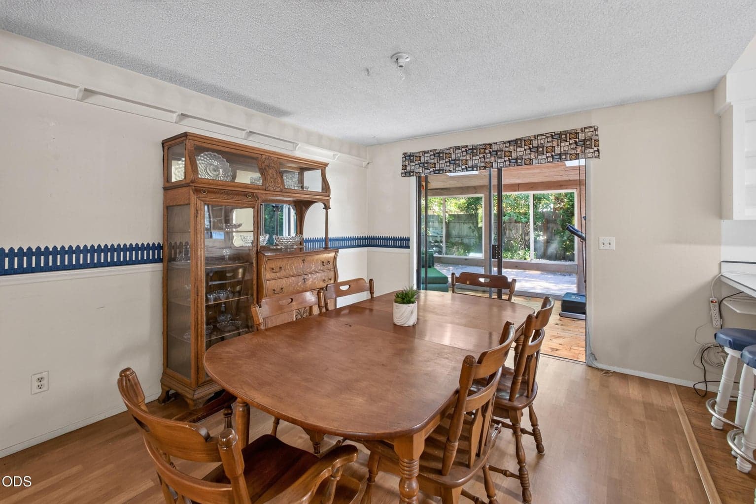 Dining room looking into the sunroom