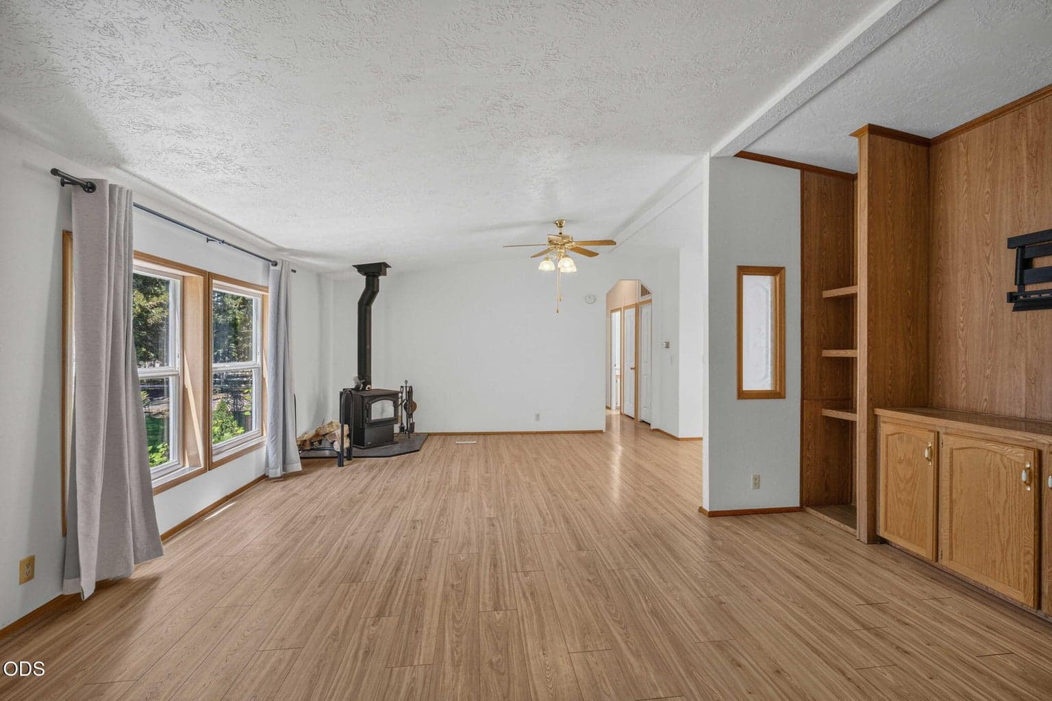 Great living room with built in TV/Media area