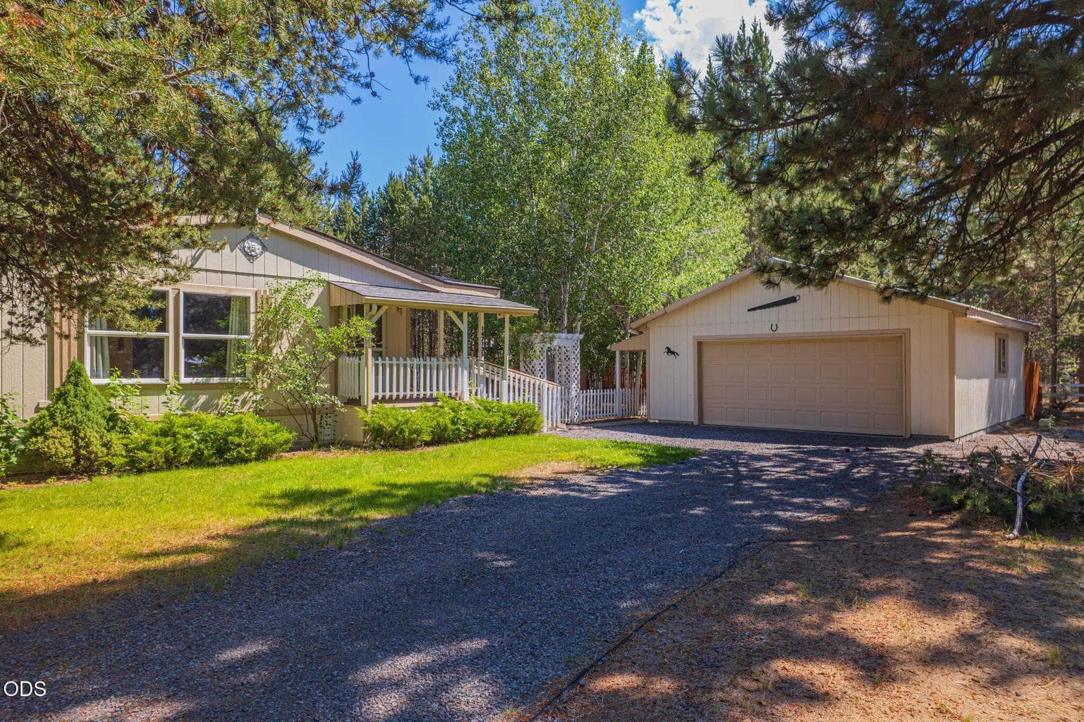 Welcome to 147135 Bills Rd in Jack Pine Village located between La Pine and Gilchrist