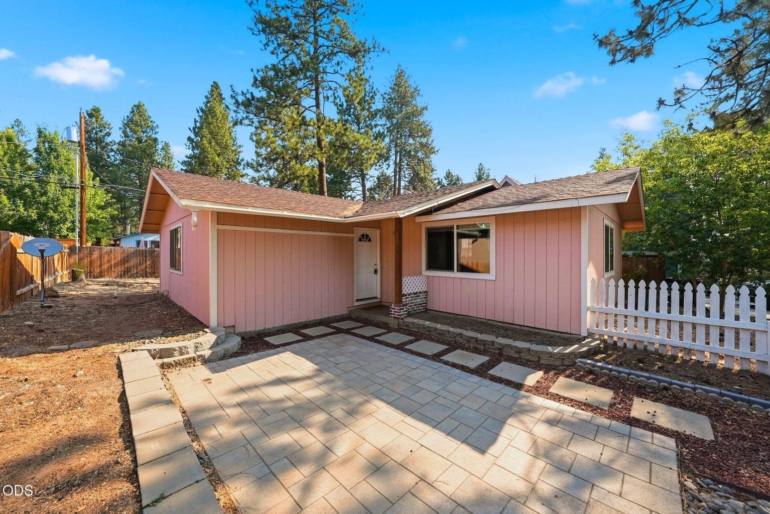 Photo of 1454 Fresno Avenue 2 of 31