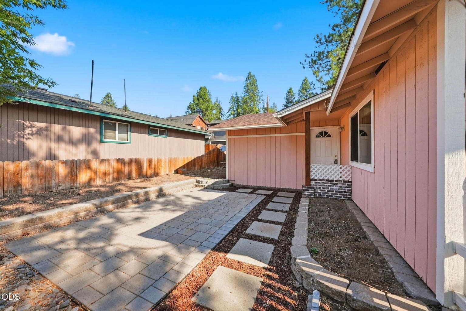 Photo of 1454 Fresno Avenue 3 of 31