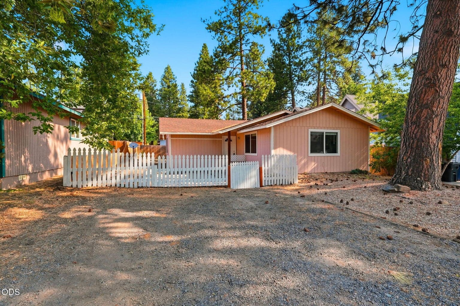 Photo of 1454 Fresno Avenue 1 of 31
