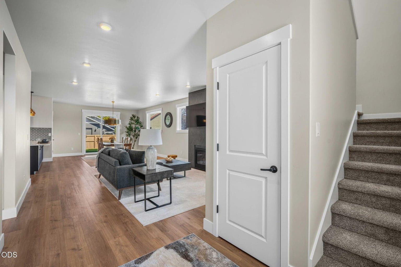 Photo of 887 NW 18th Court 10 of 69