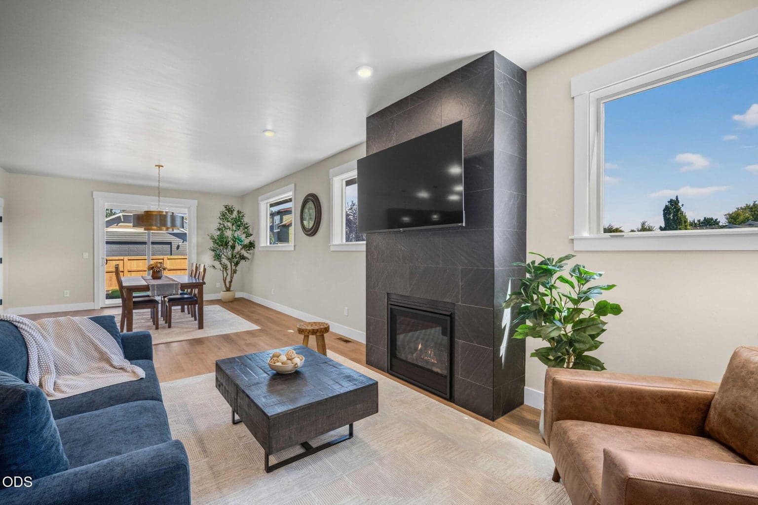 Photo of 887 NW 18th Court 11 of 69
