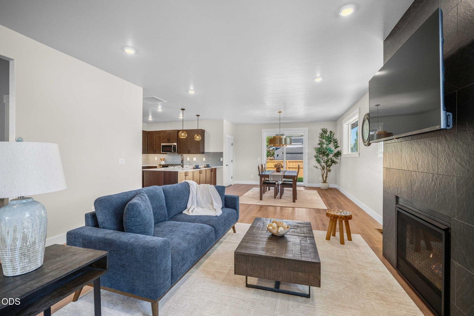 Photo of 887 NW 18th Court 13 of 69
