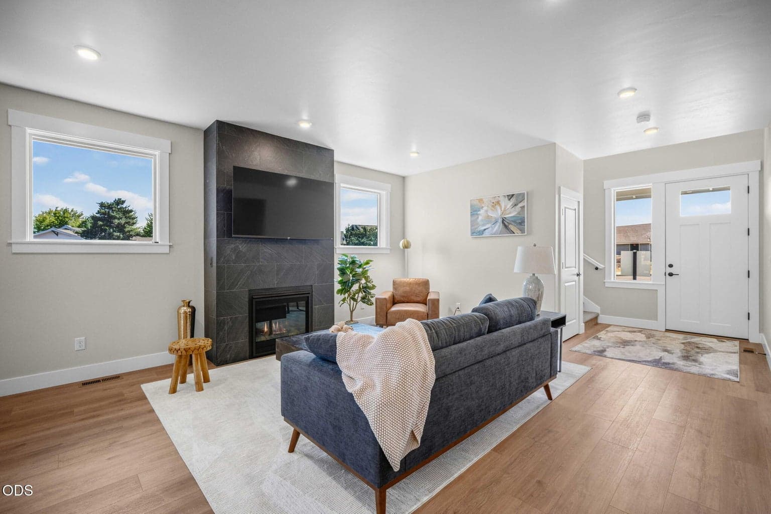 Photo of 887 NW 18th Court 15 of 69
