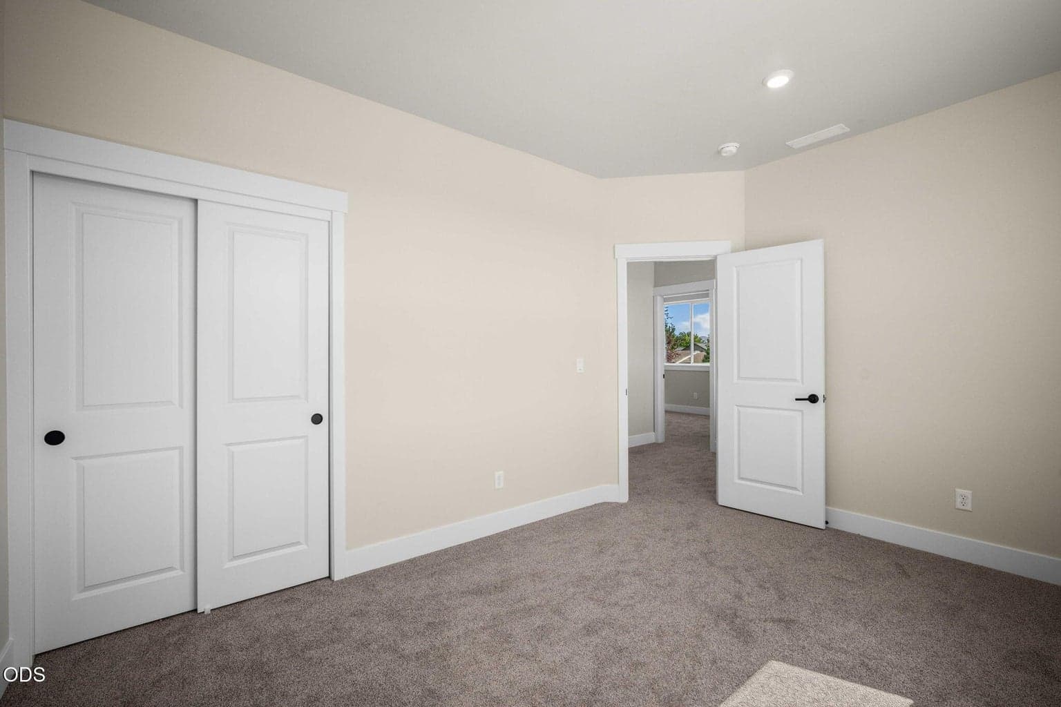 Photo of 887 NW 18th Court 47 of 69
