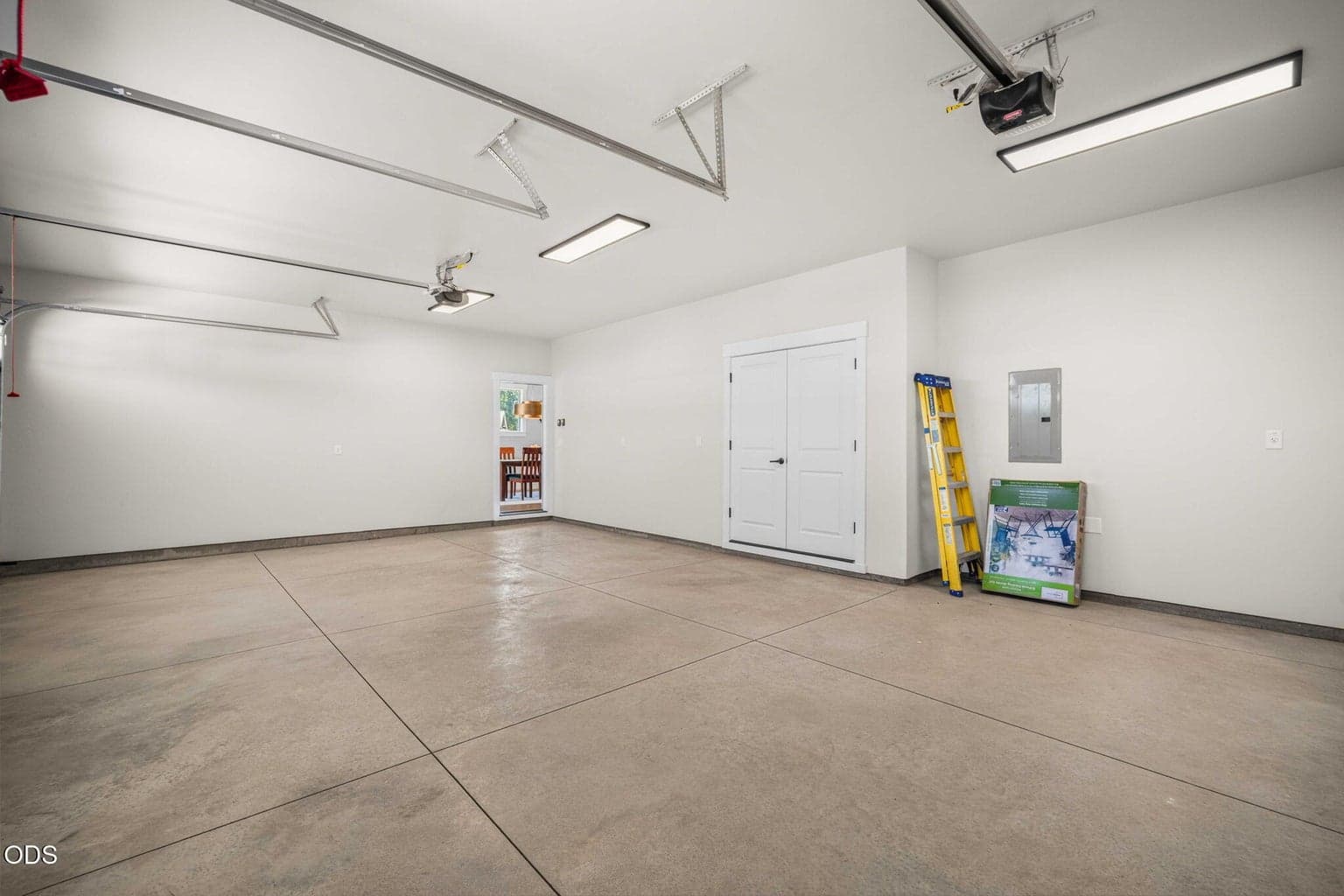 Photo of 887 NW 18th Court 55 of 69