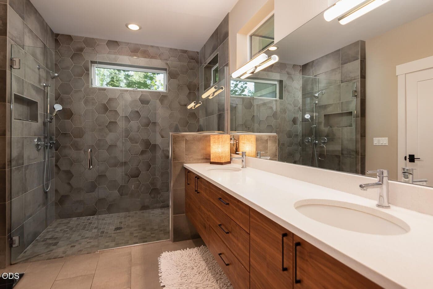 Photo of 2100 NW Newport Hills Drive 16 of 41