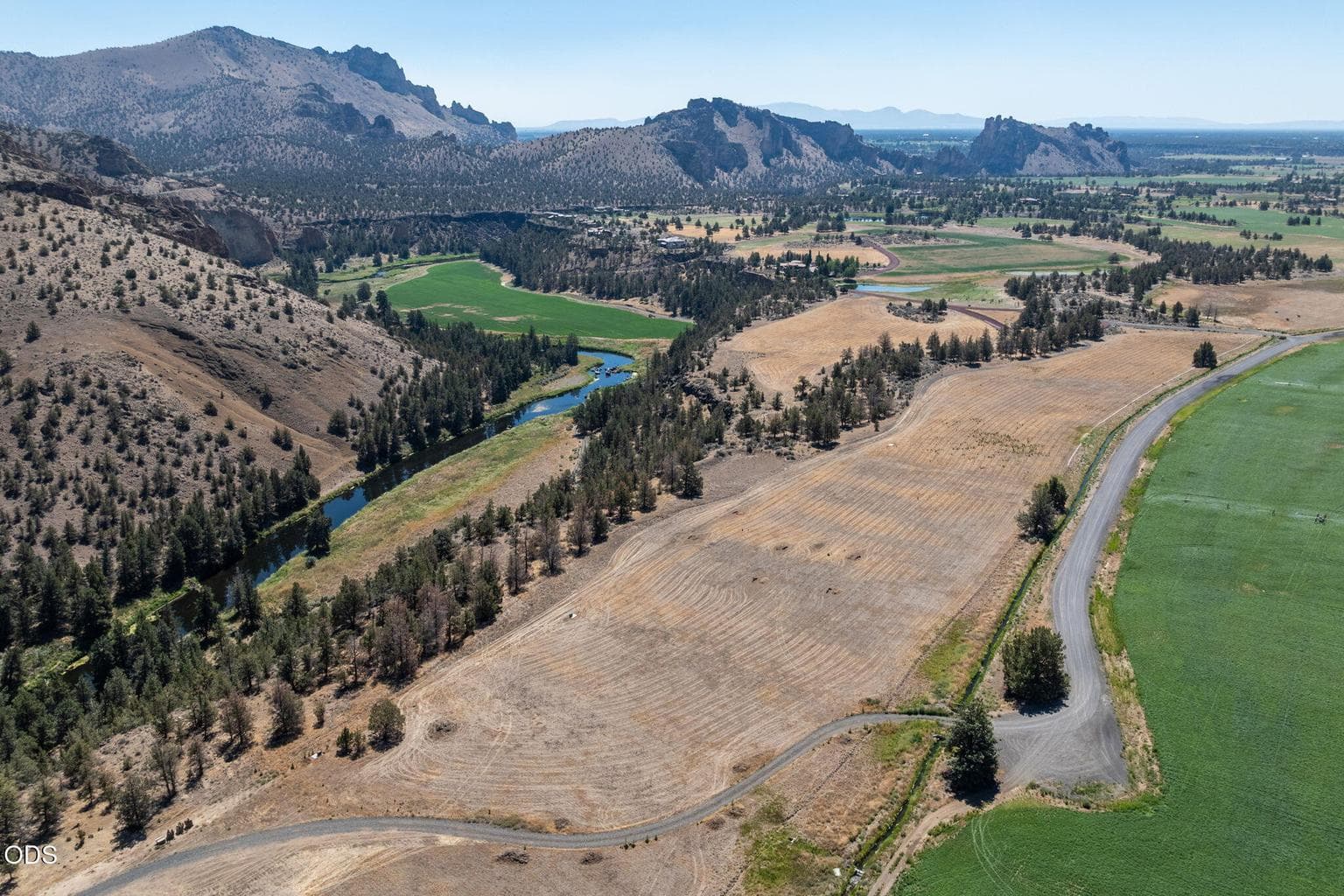 Breathtaking views on the Crooked River at the base of Smith Rock