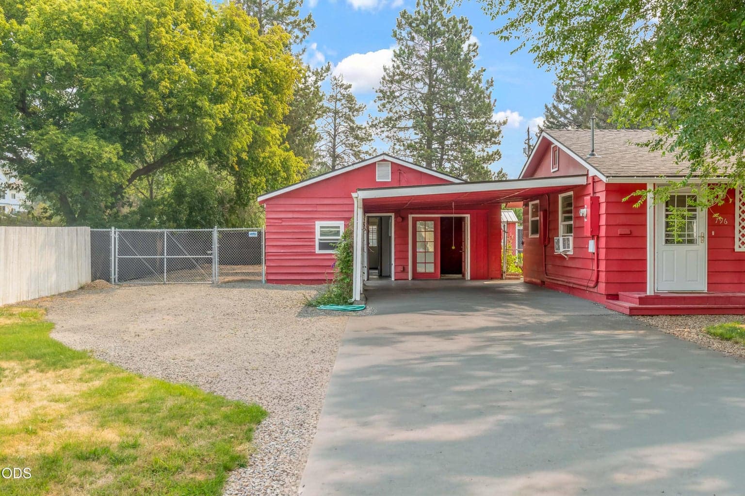 Photo of 796 Dunham Street 2 of 36