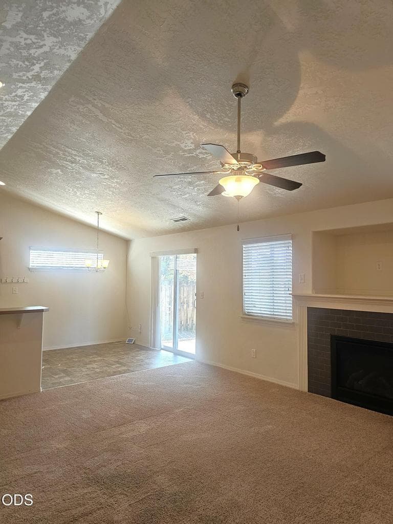 Photo of 3176 Evergreen Avenue 4 of 25