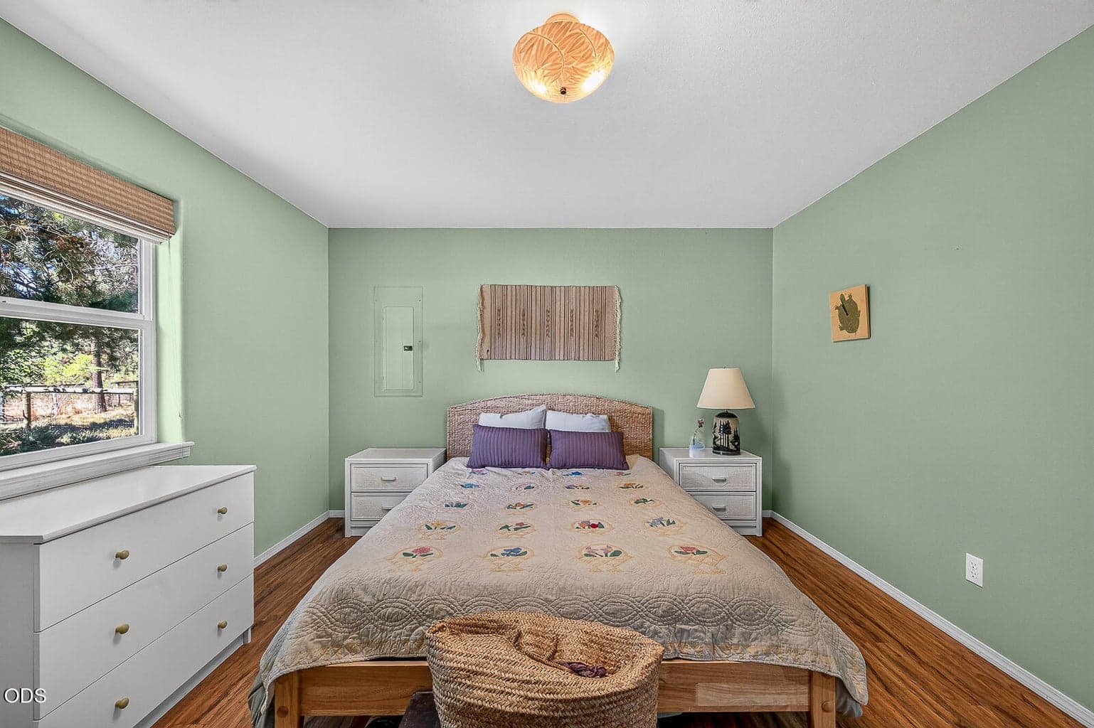Spacious main bedroom