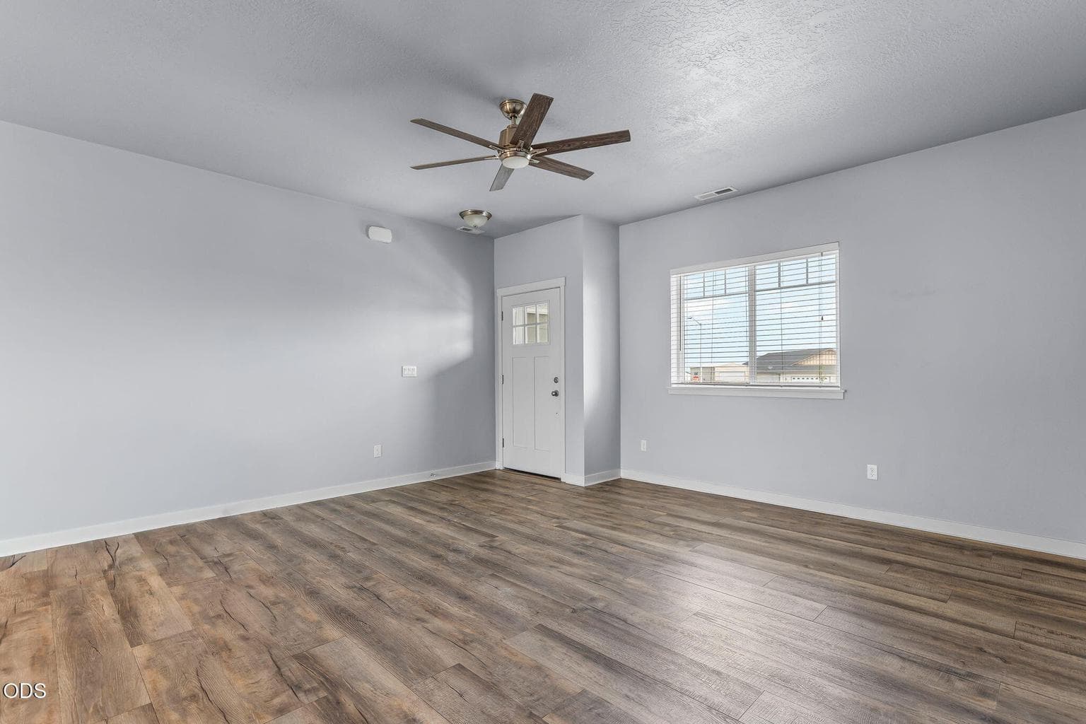 Photo of 229 Alfalfa Drive 3 of 31