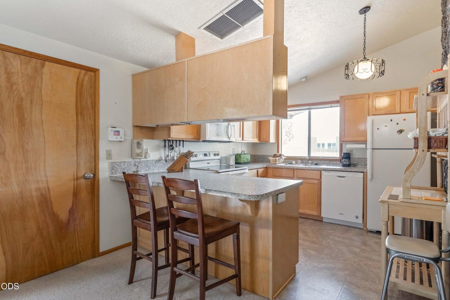 Photo of 410 10th Street 4 of 25