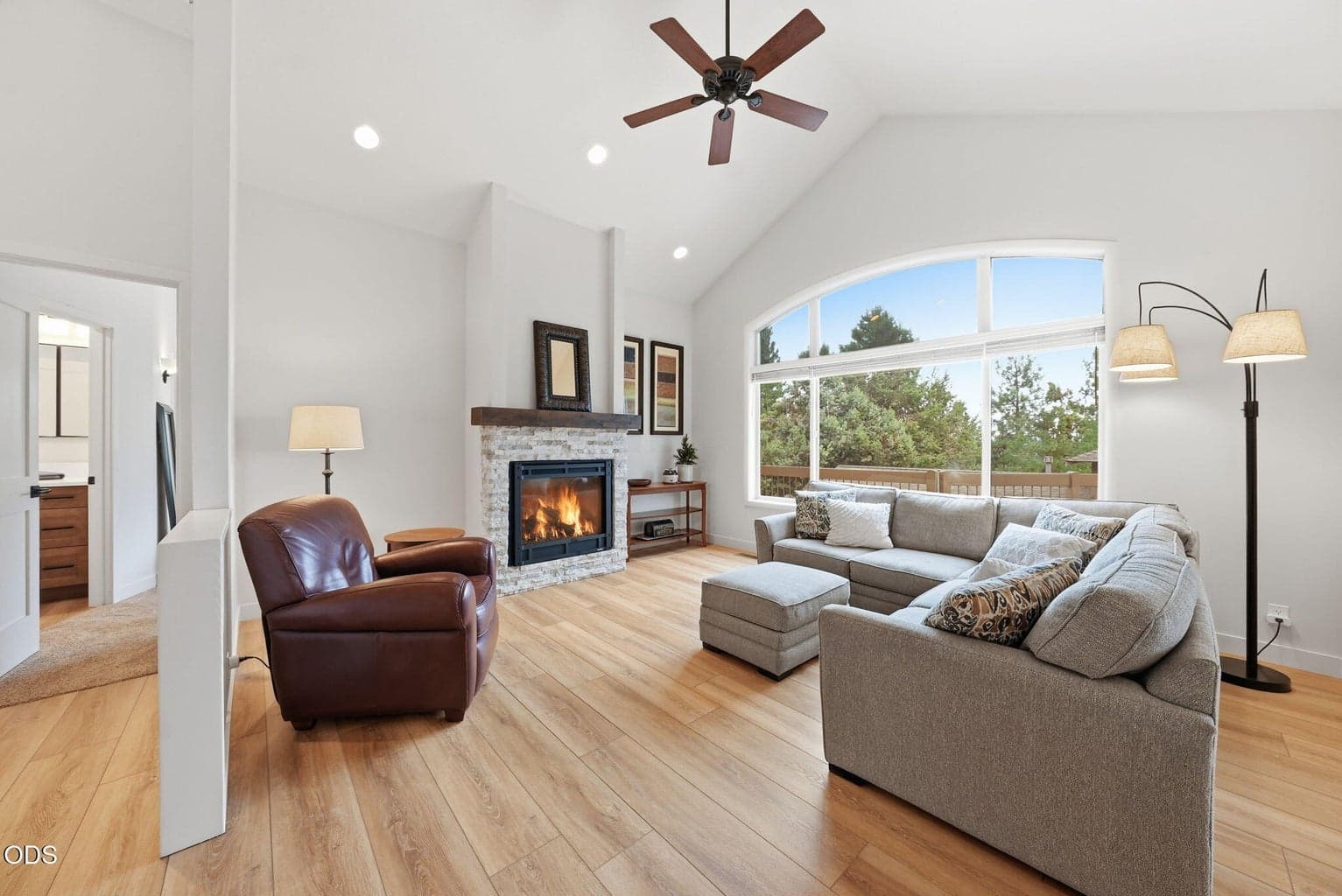 Photo of 1287 City Heights Drive 3 of 38