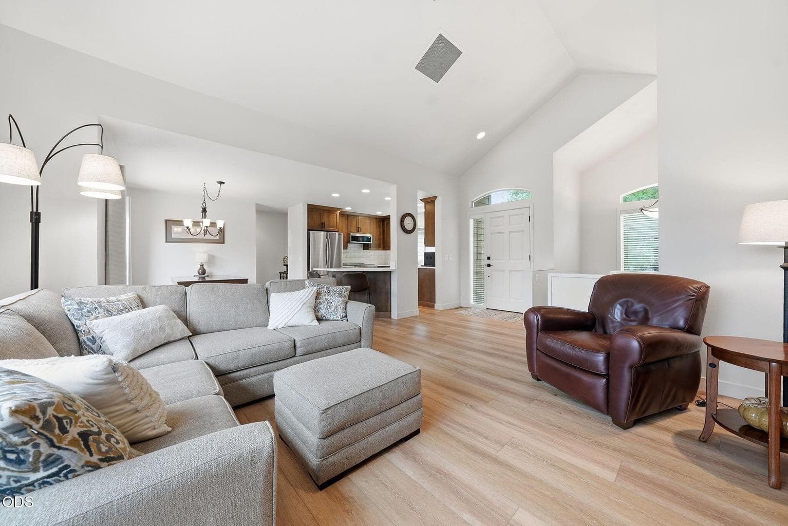 Photo of 1287 City Heights Drive 4 of 38