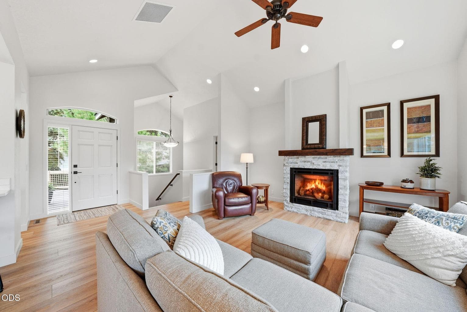 Photo of 1287 City Heights Drive 5 of 38
