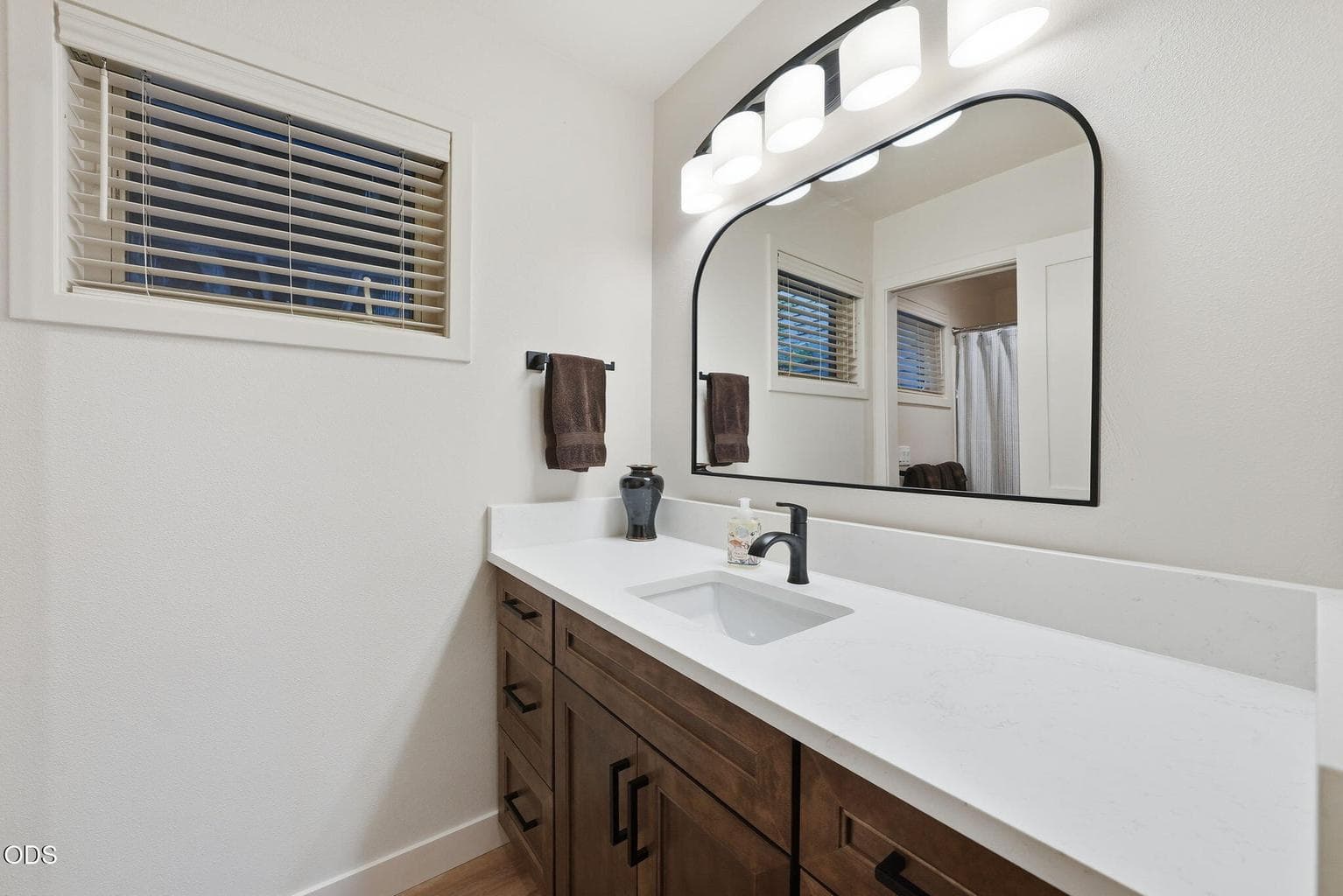Photo of 1287 NW City Heights Drive 17 of 37