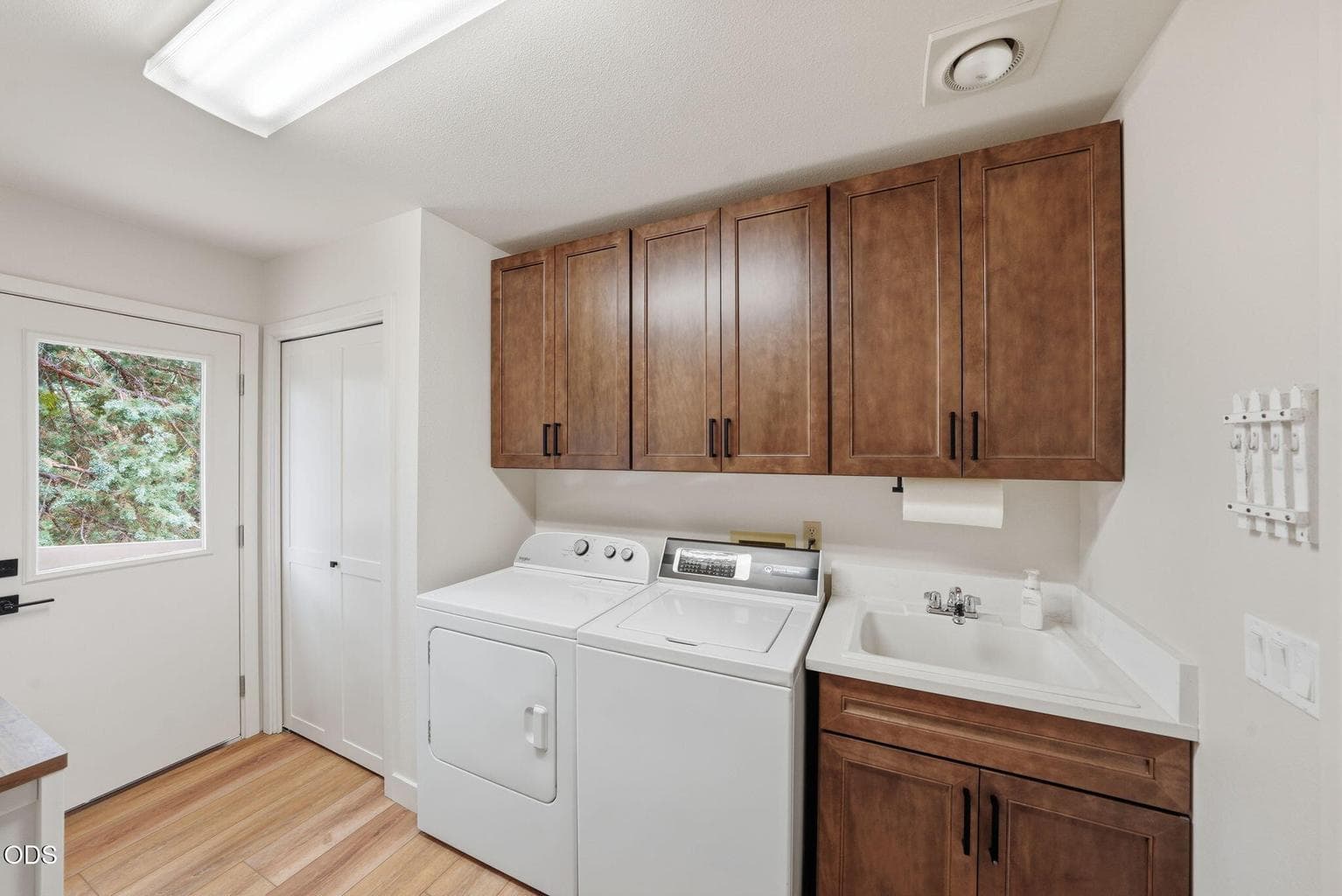 Photo of 1287 NW City Heights Drive 10 of 37