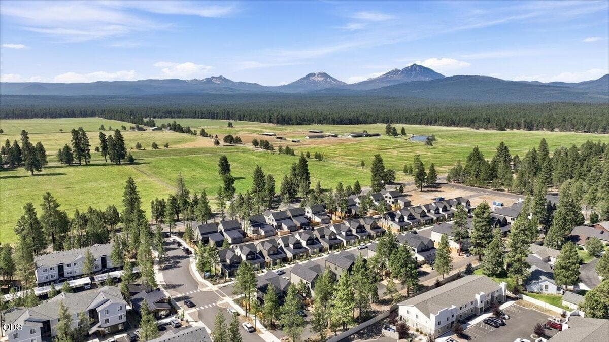 Photo of 1024 McKenzie Highway 3 of 48