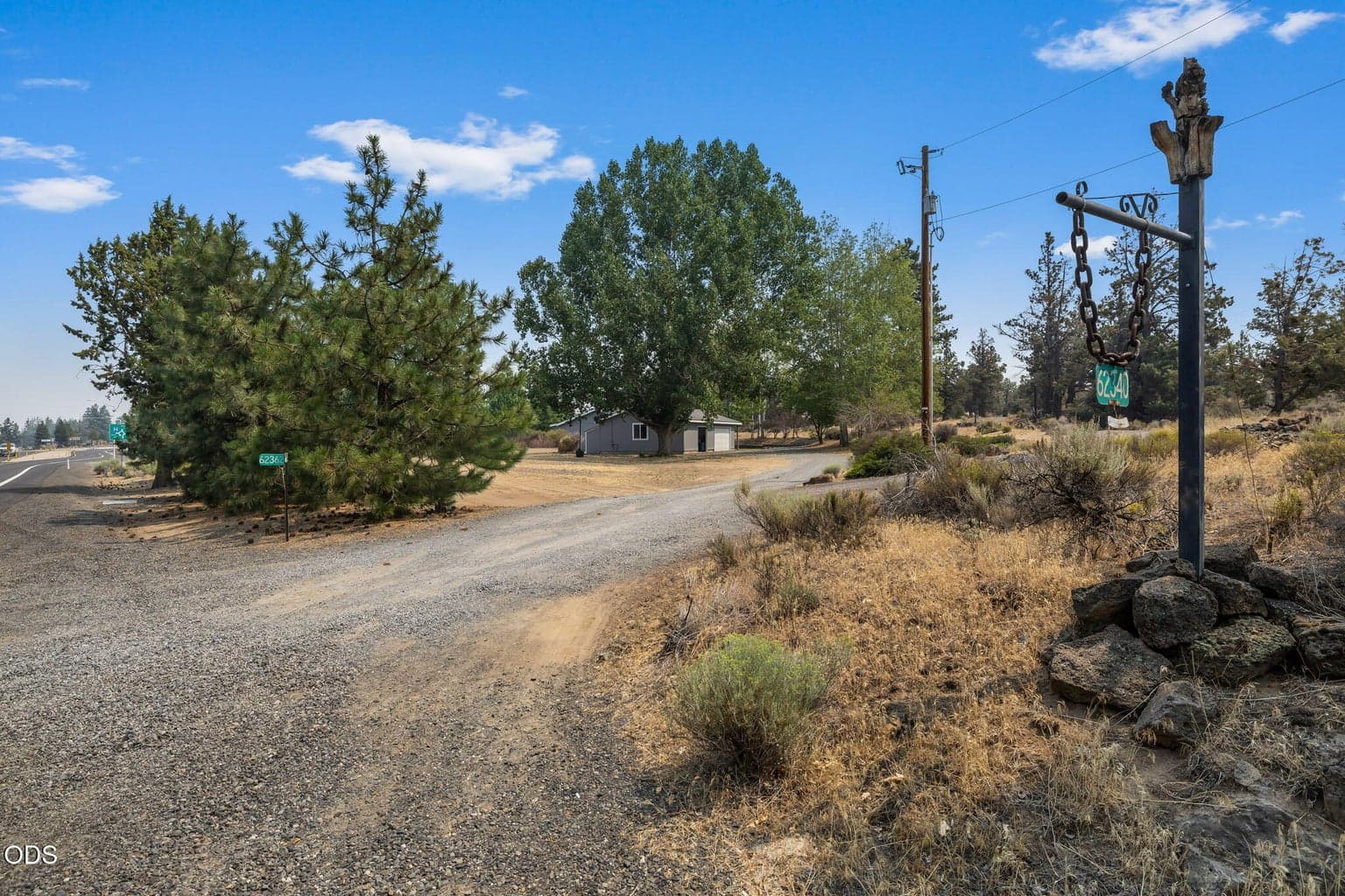 Photo of 62362 Powell Butte Highway 2 of 44