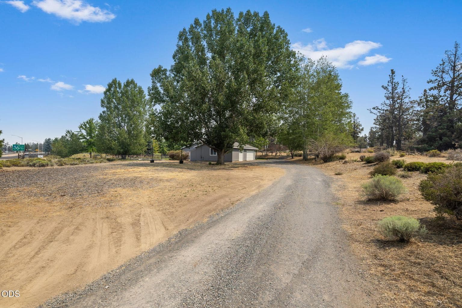 Photo of 62362 Powell Butte Highway 3 of 44
