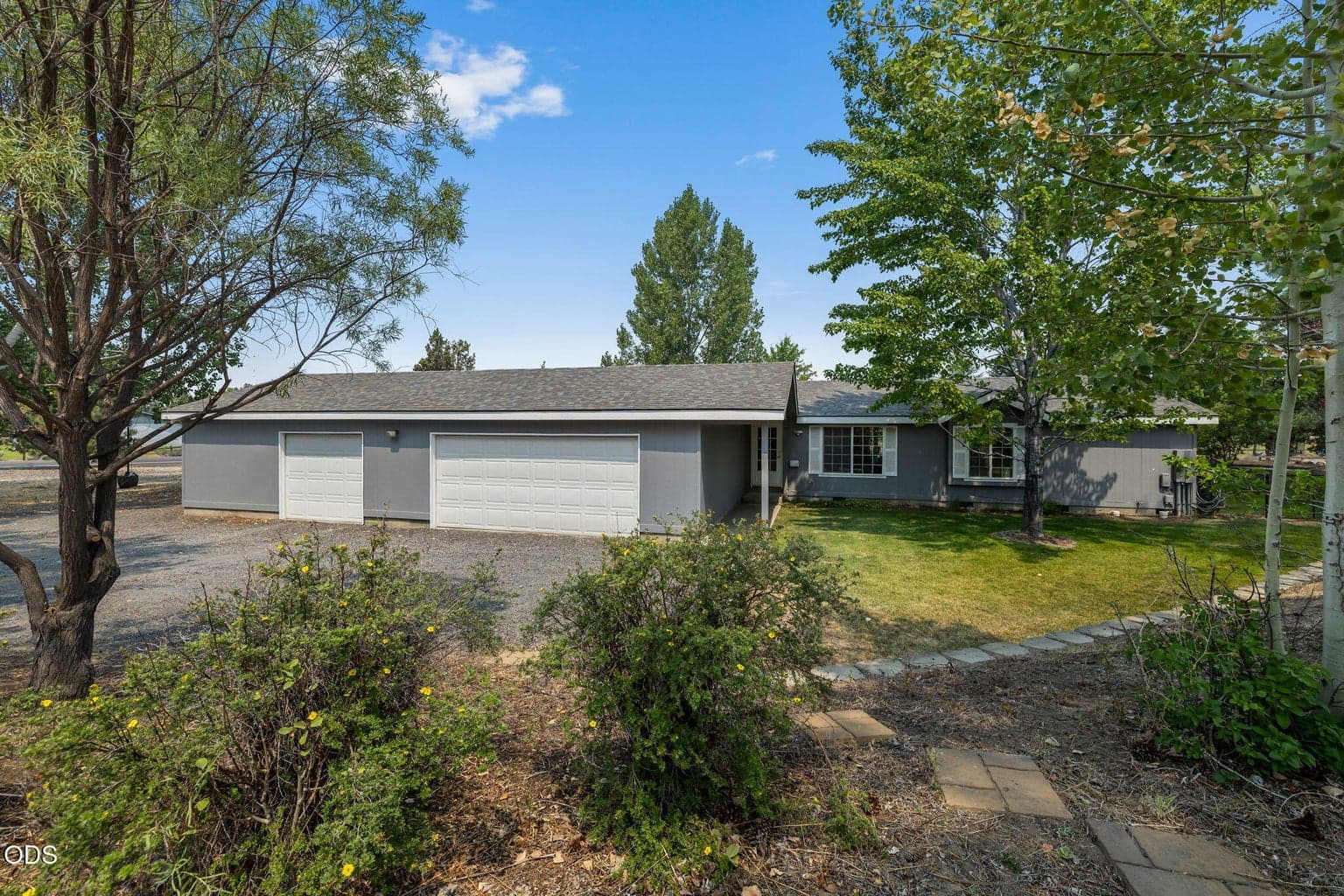 Photo of 62362 Powell Butte Highway 1 of 44
