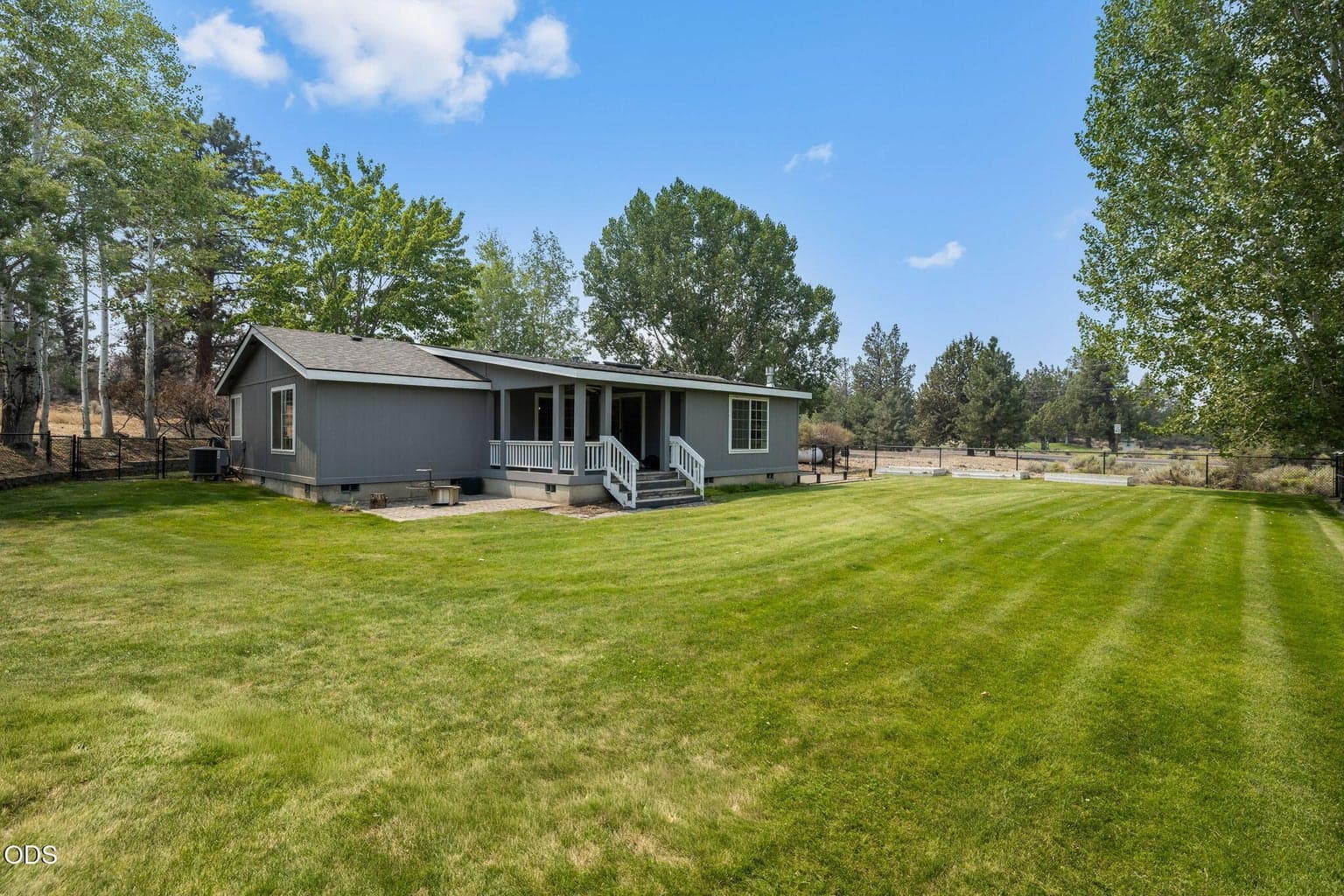 Photo of 62362 Powell Butte Highway 35 of 44