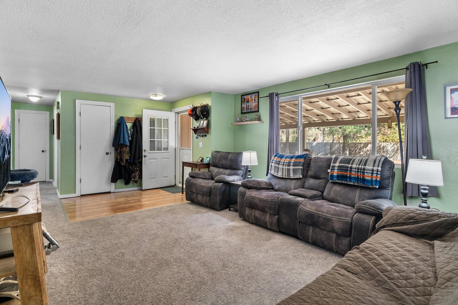 Photo of 15920 Frances Lane 3 of 41