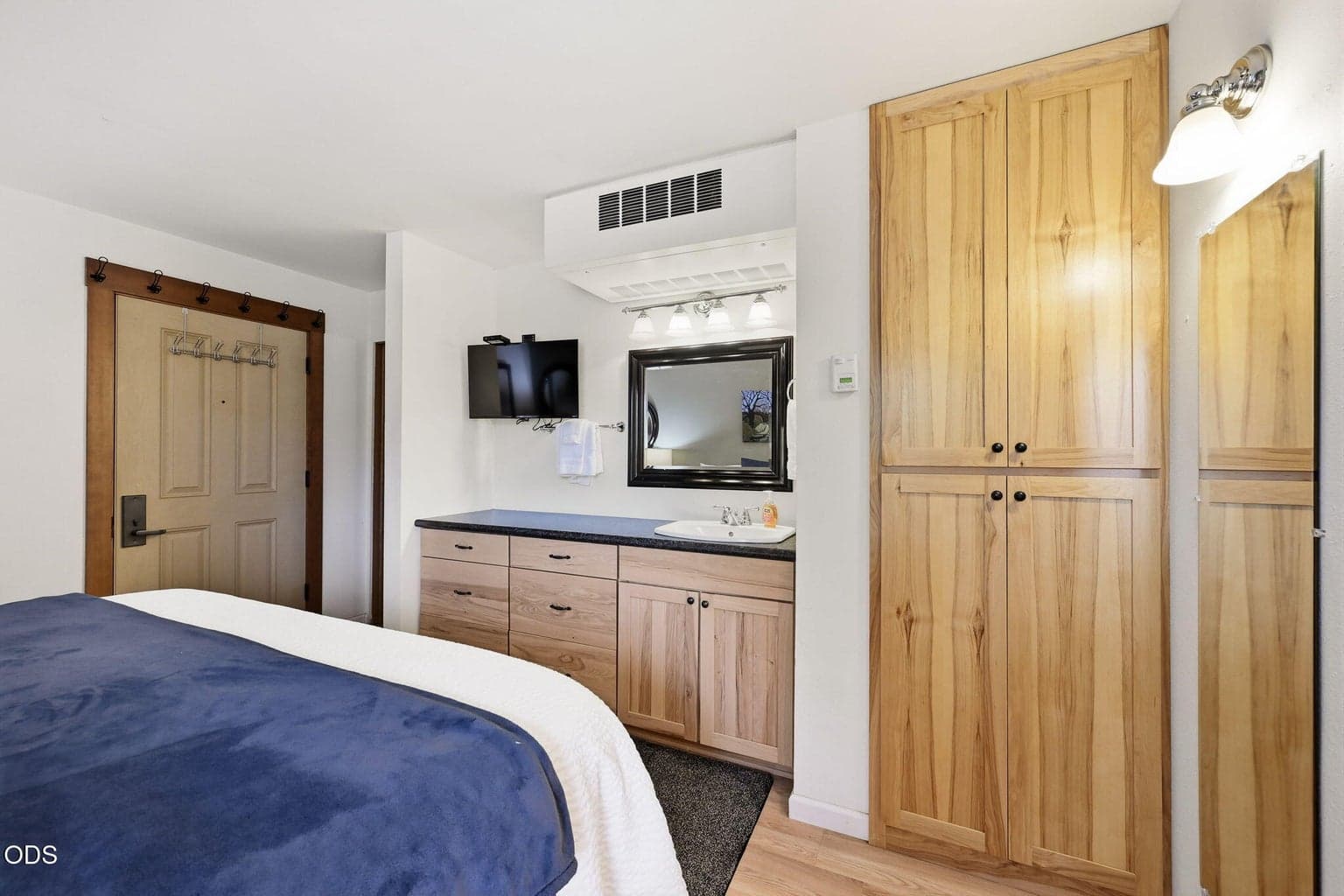 Photo of 18575 SW Century Drive 18 of 57