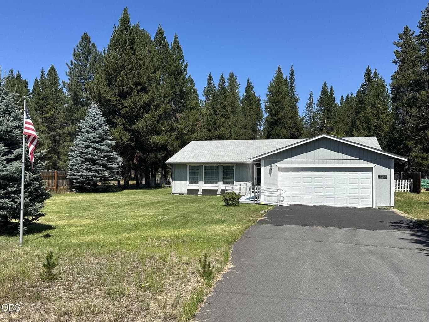 Photo of 17284 Kingfisher Drive 1 of 6