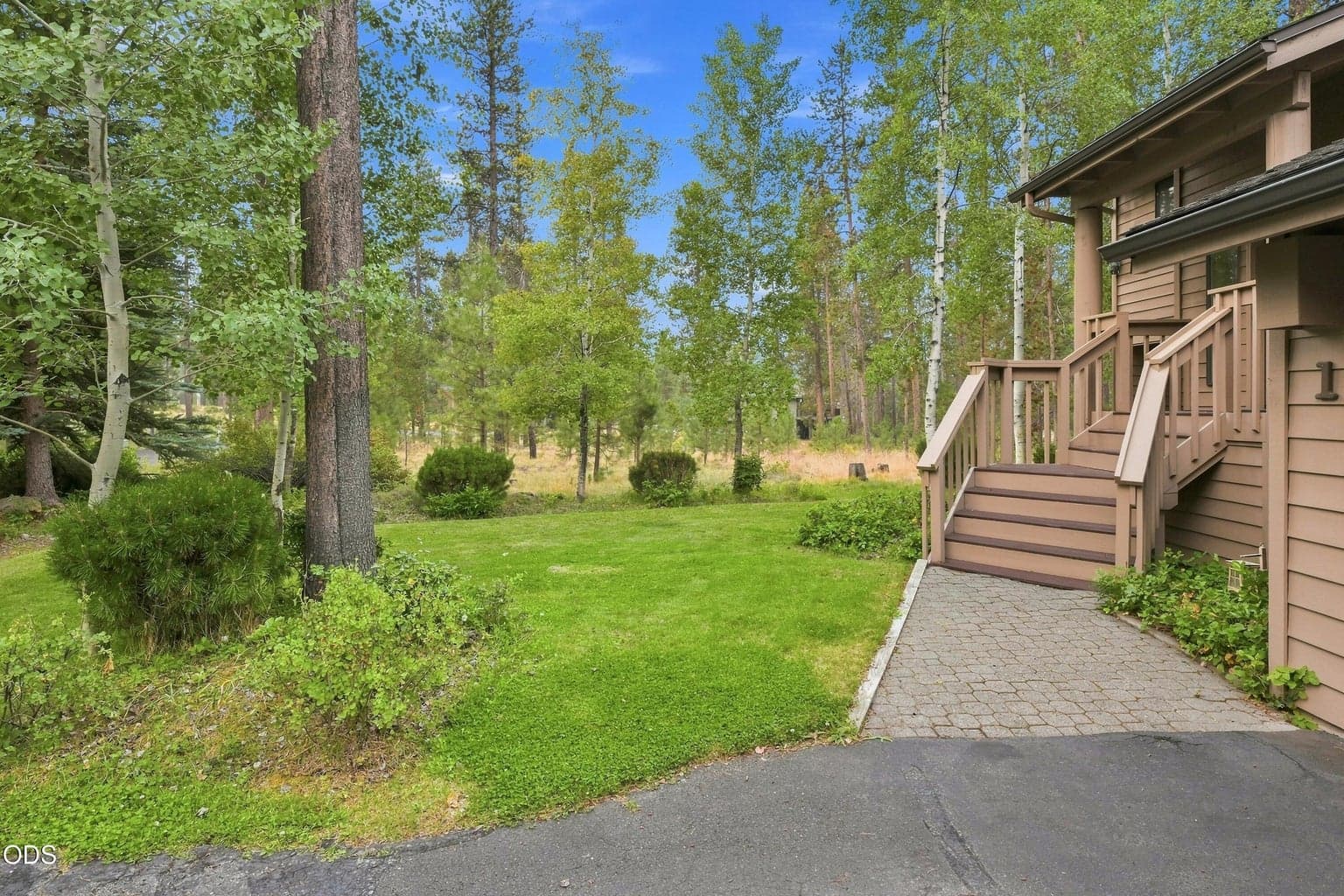 Unsurpassed privacy as generous common area on both sides and behind the house!