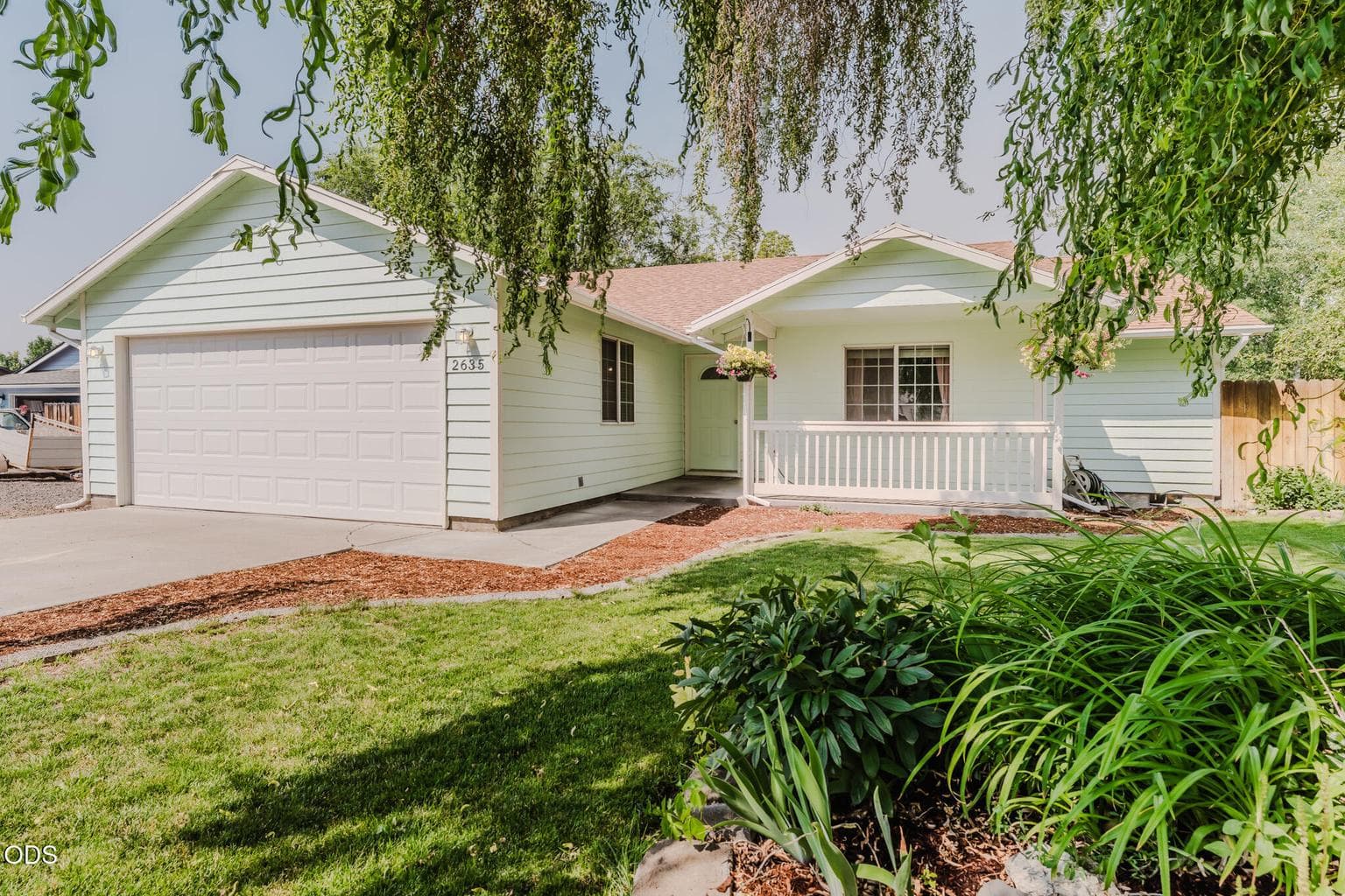 Photo of 2635 Yellowpine Road 1 of 48