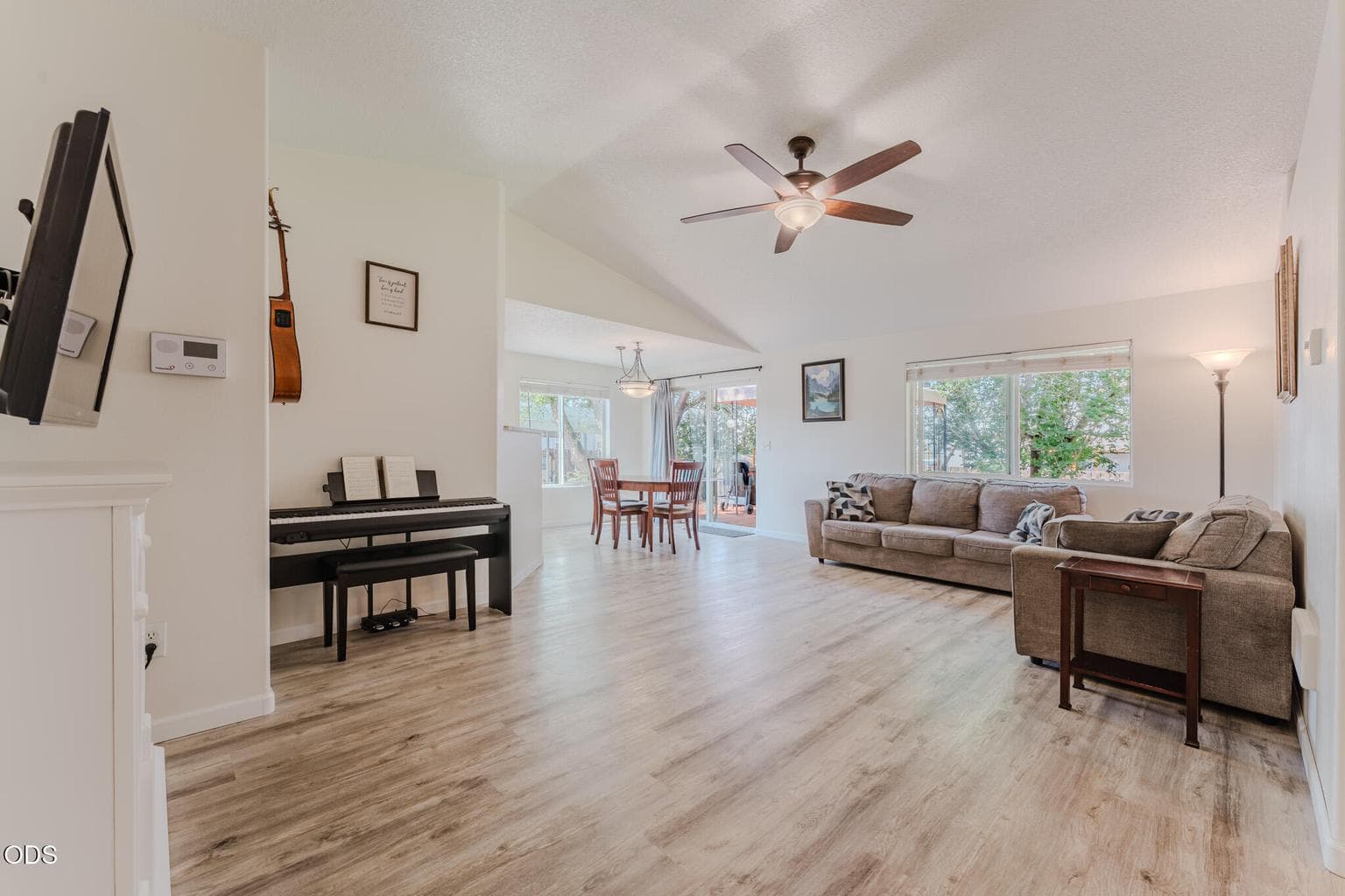 Photo of 2635 Yellowpine Road 4 of 48