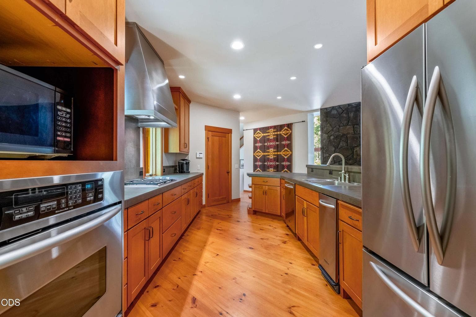Photo of 70535 Salal 18 of 55