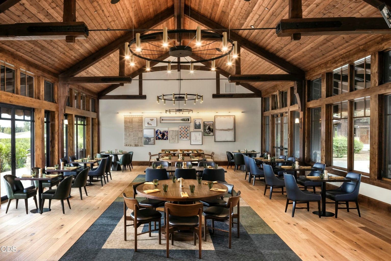 Lake House dining