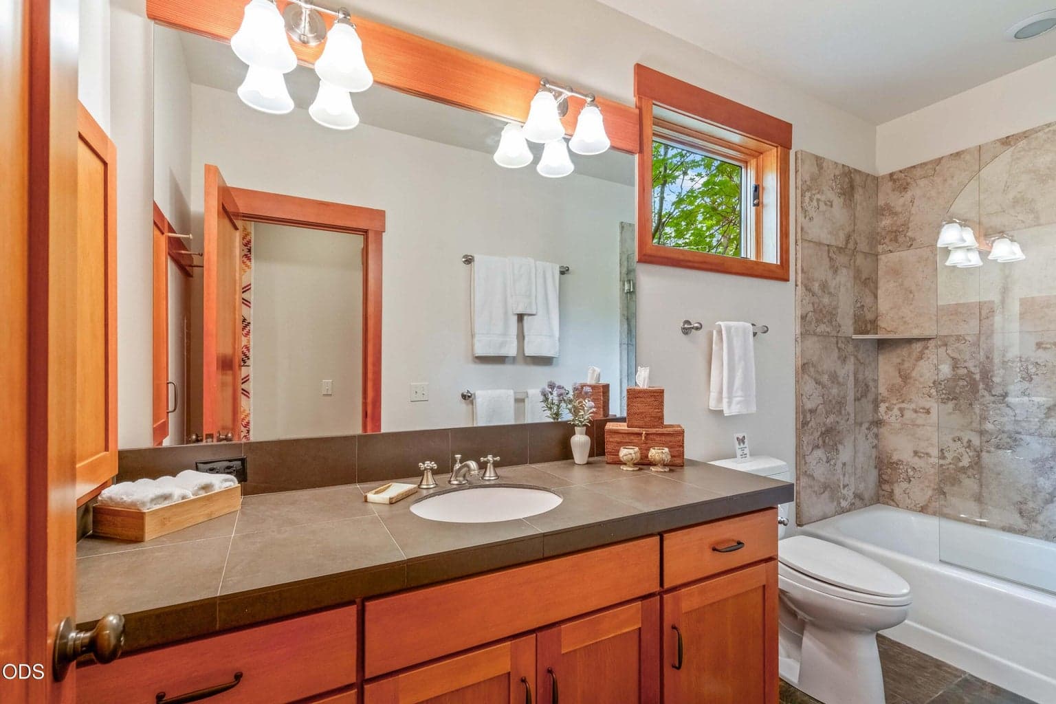 Photo of 70535 Salal 31 of 55