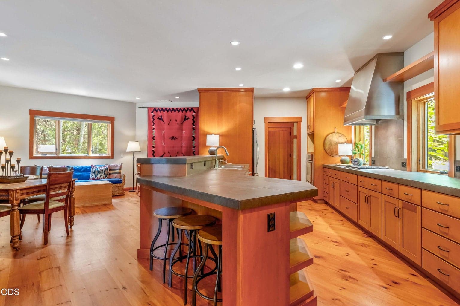 Photo of 70535 Salal 3 of 55