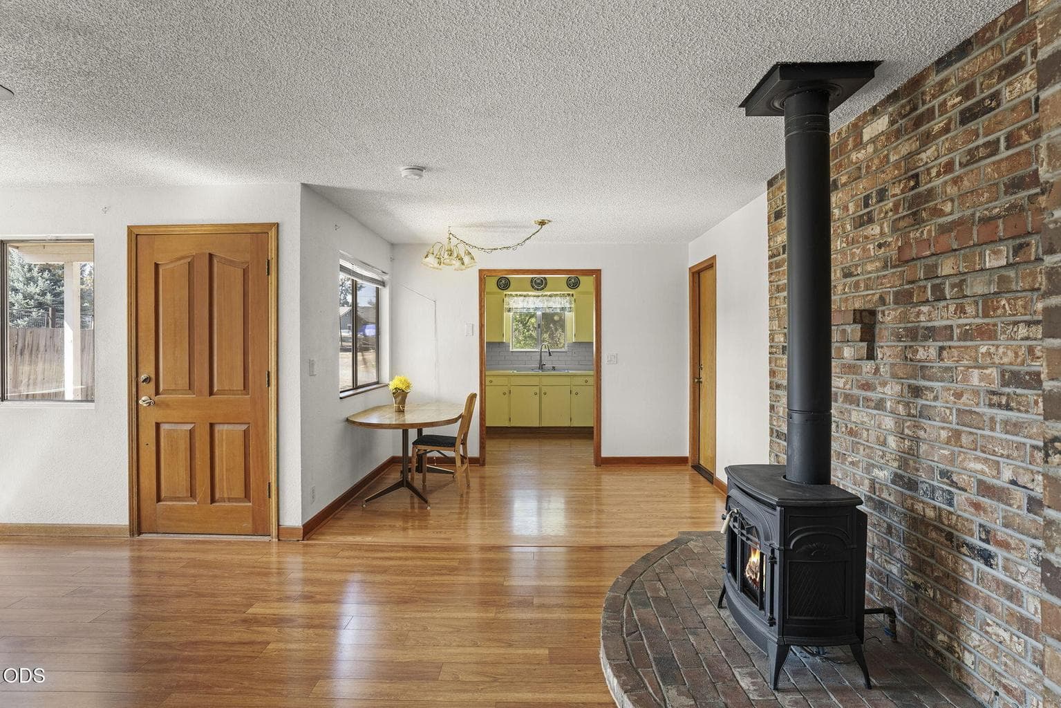 Photo of 19929 Birch Lane 5 of 37