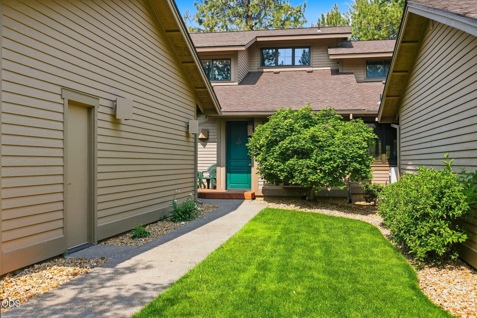 Photo of 60527 Seventh Mountain Drive 1 of 41