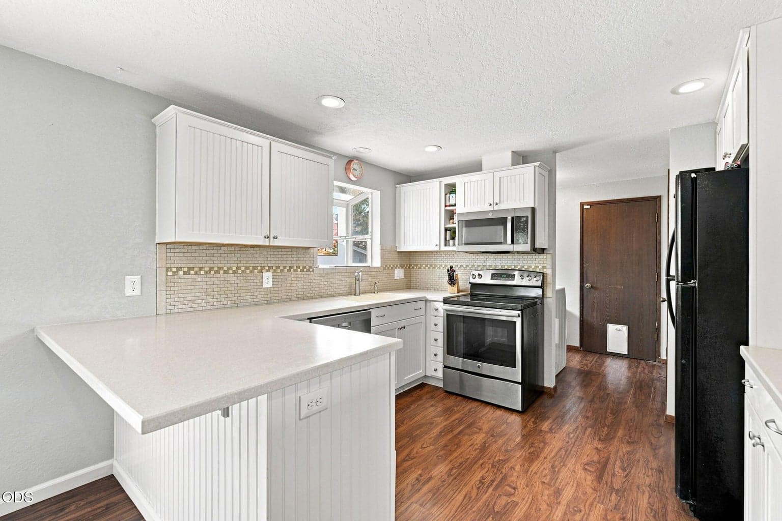 Photo of 2563 SW Cascade Avenue 10 of 21