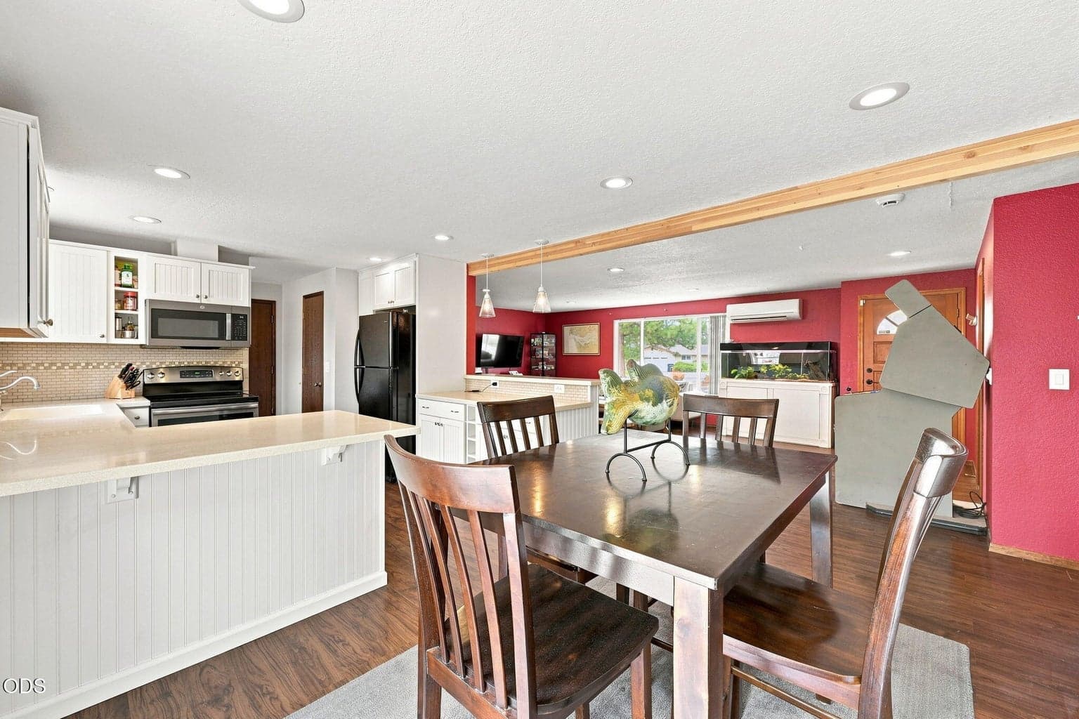 Photo of 2563 SW Cascade Avenue 6 of 21