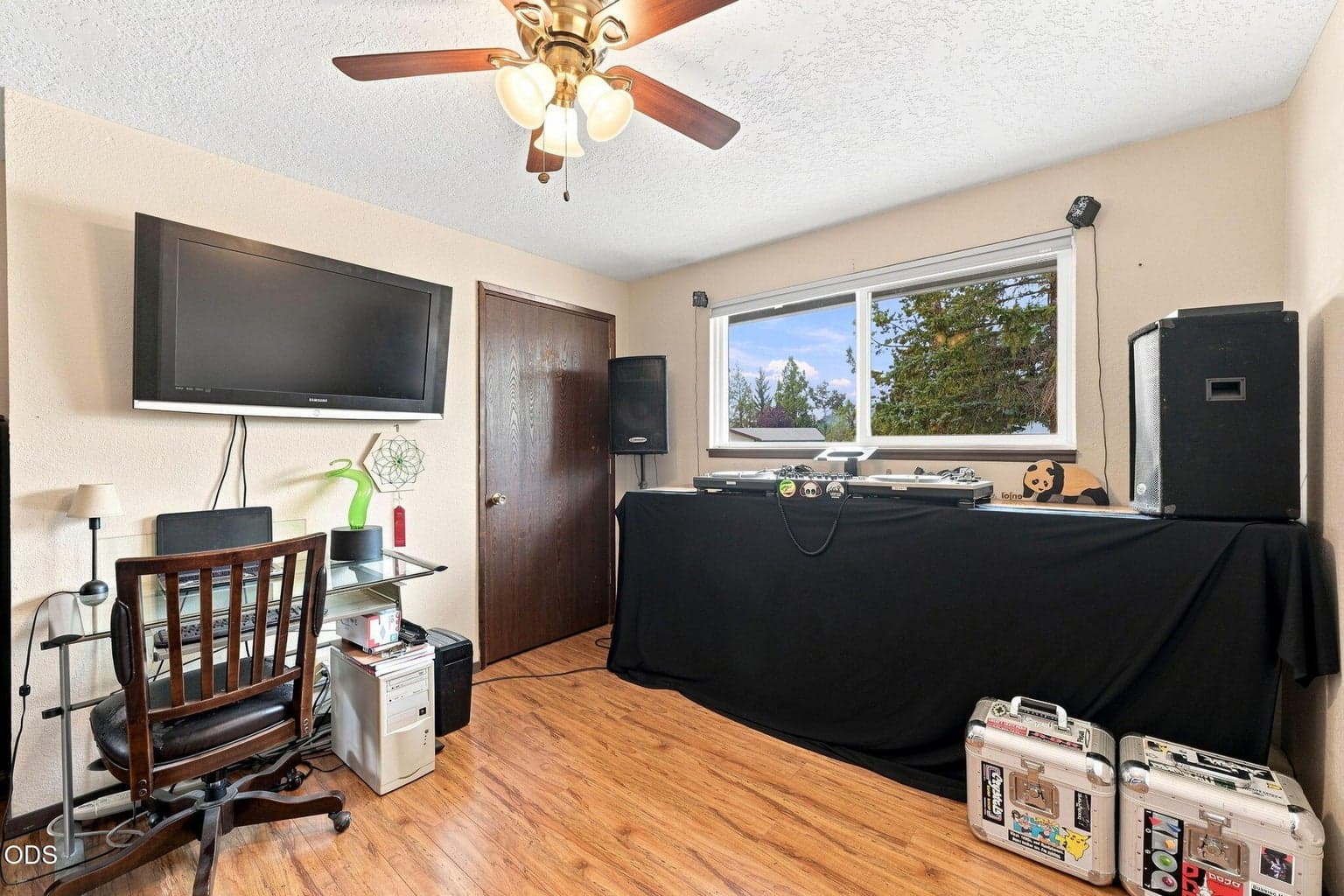 Photo of 2563 SW Cascade Avenue 15 of 21