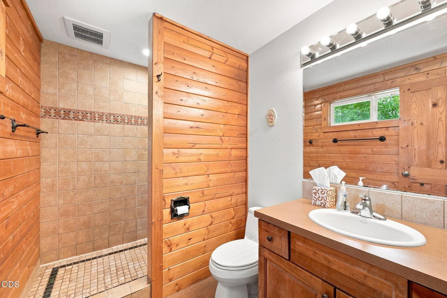 Photo of 2563 SW Cascade Avenue 13 of 21