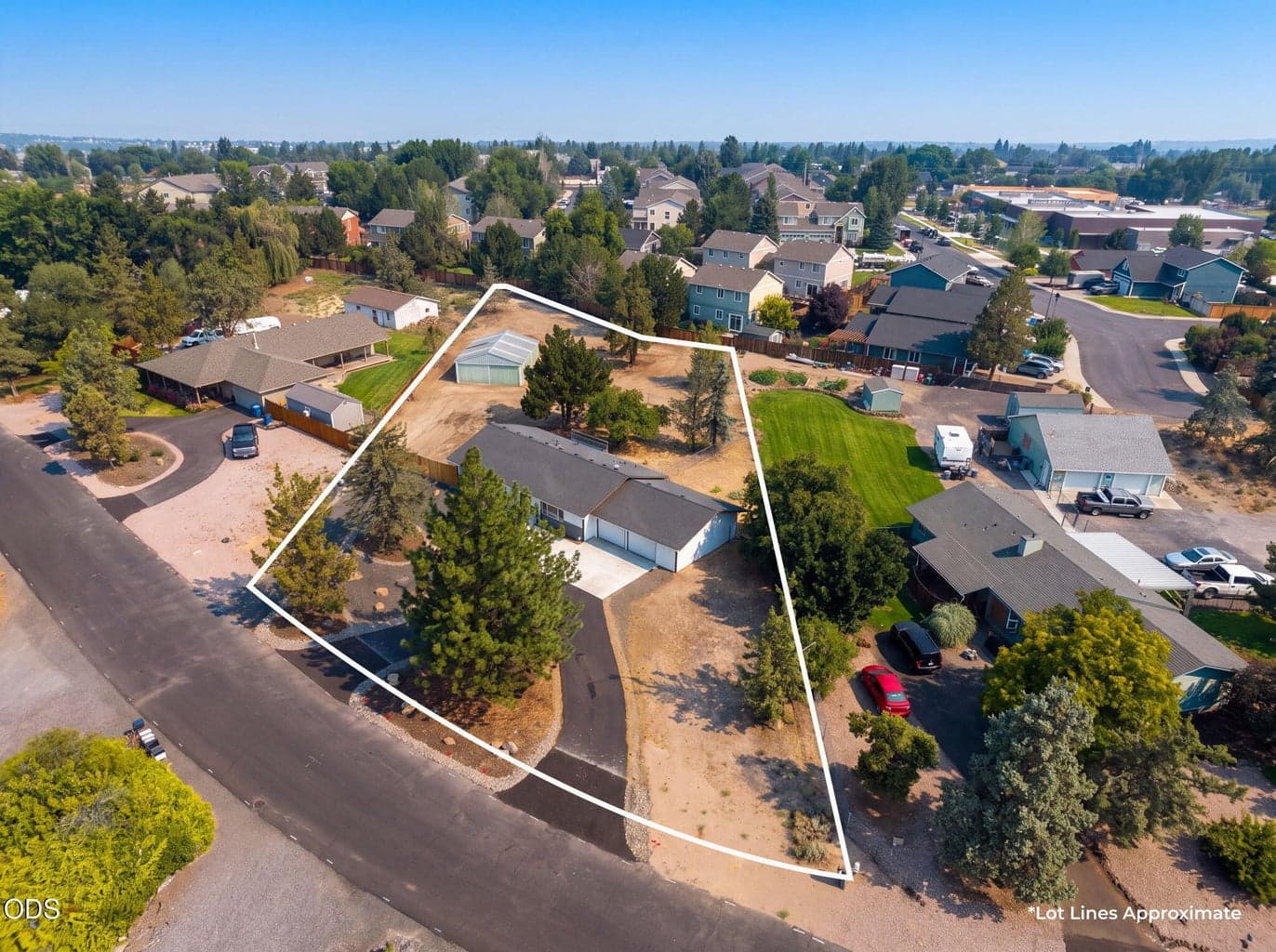 Photo of 2563 Cascade Avenue 3 of 21