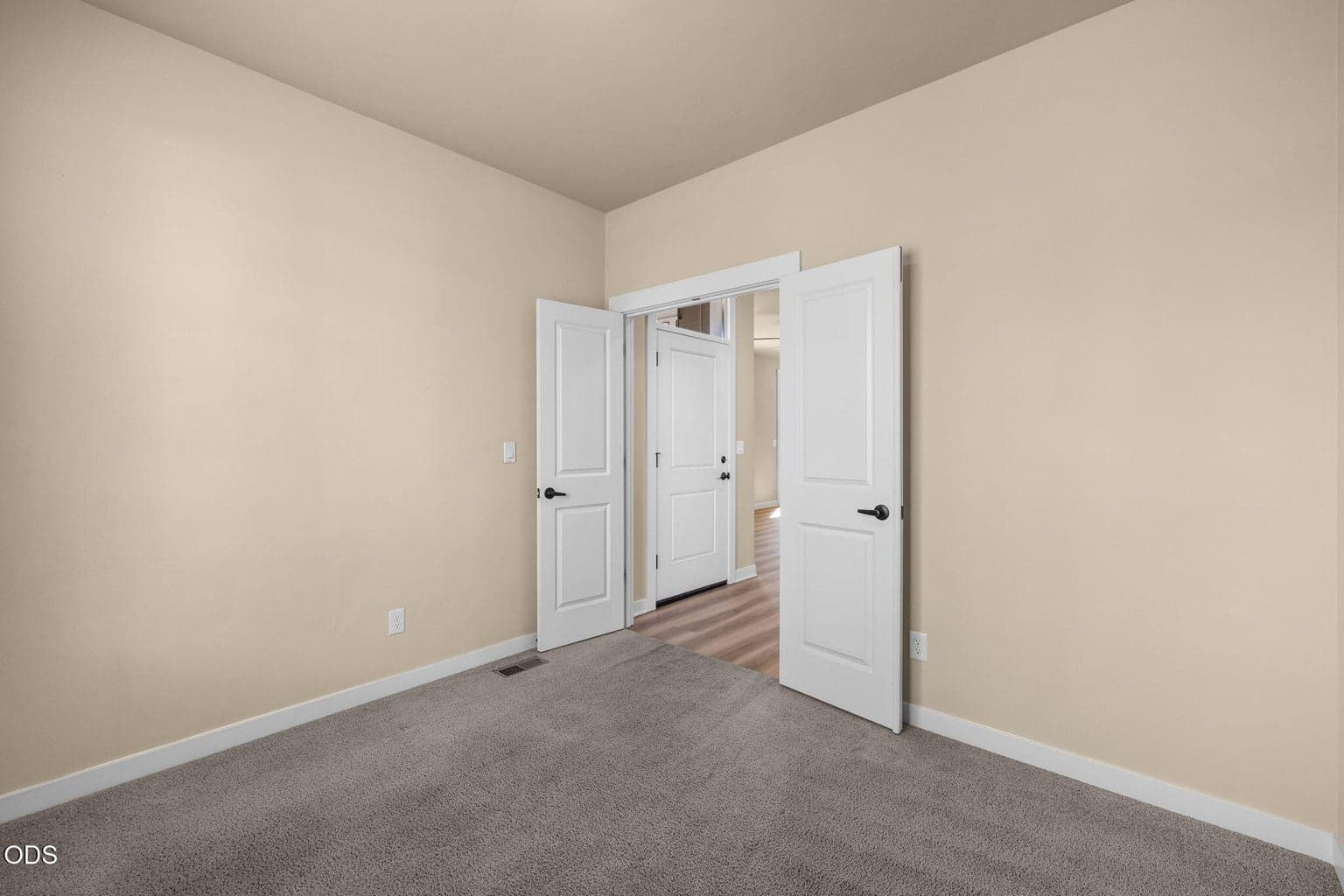 Photo of 61065 SE Sydney Harbor Drive 18 of 53